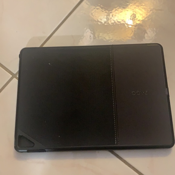 Zagg iPad key board. - Picture 3 of 5
